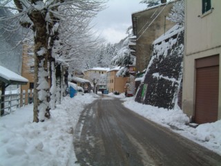  Image name: molino innevato1.JPG 
 width: 320 pixel 
 height: 240 pixel 
 Size: 26318 bytes 
 Click to enlarge 